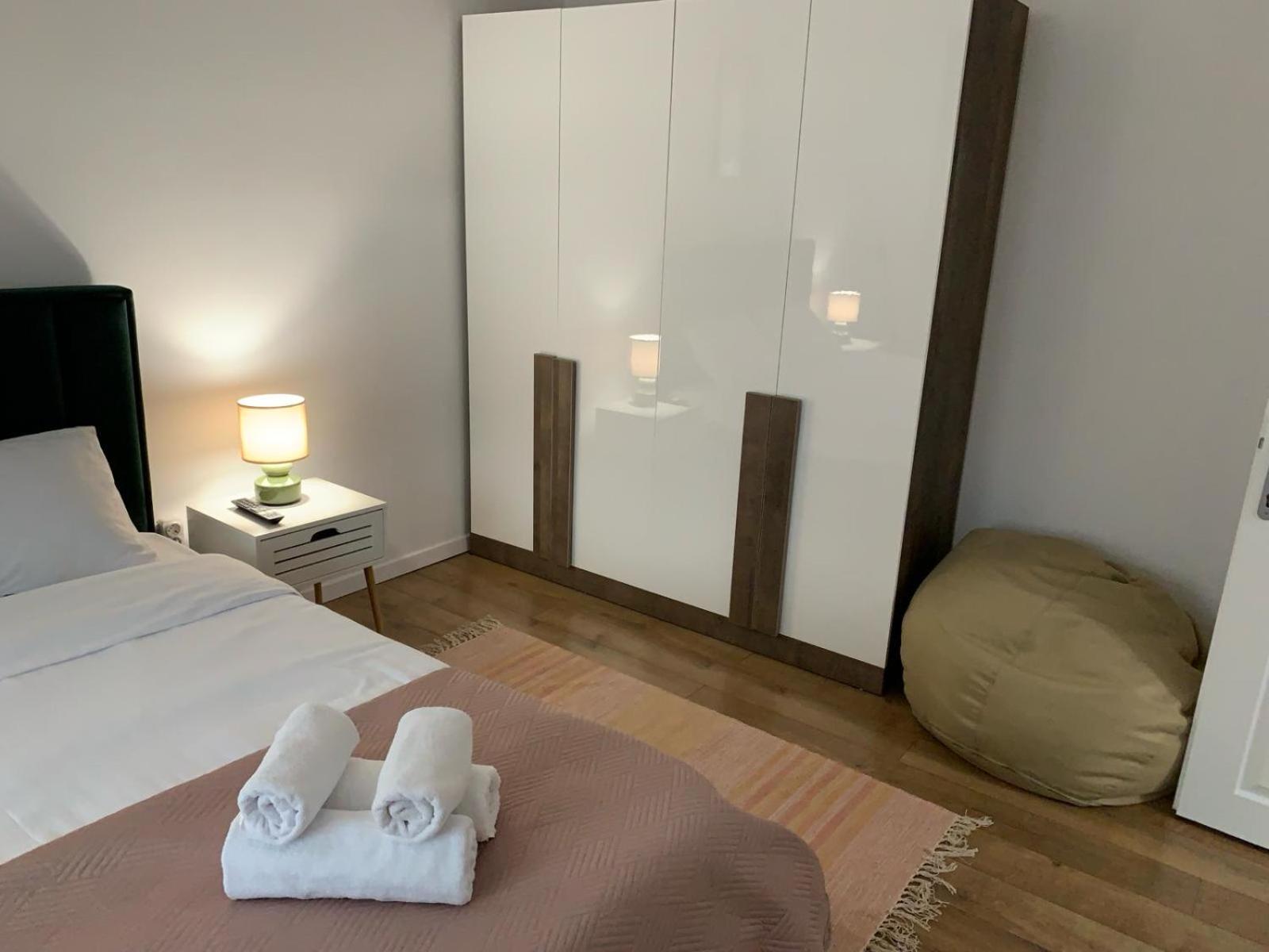 Iris Apartment Piatra Neamţ エクステリア 写真
